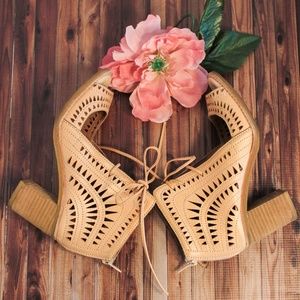 Jeffrey Campbell Cordillo Cut Out Lace up Size 6 ⬇